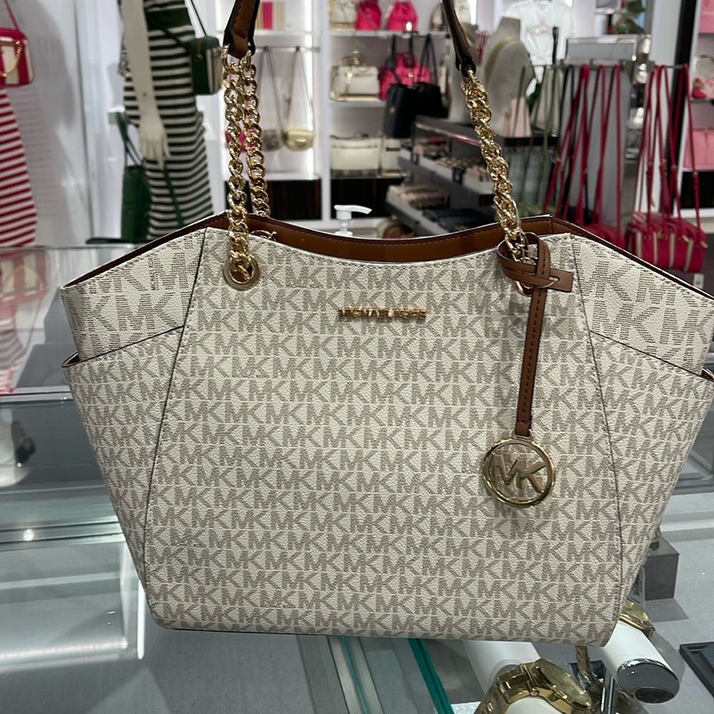 MICHAEL KORS 
Jet Set Large Signature Shoulder Top Zip Tote Bag
Vanilla 
NWT